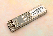 AFBR-5715PZ, 1.25 ГБод приемопередатчик для многомодового оптоволокна, интерфейс цифровой диагностики (DMI), сменная конструкция с малым форм-фактором, фиксирующая рукоятка